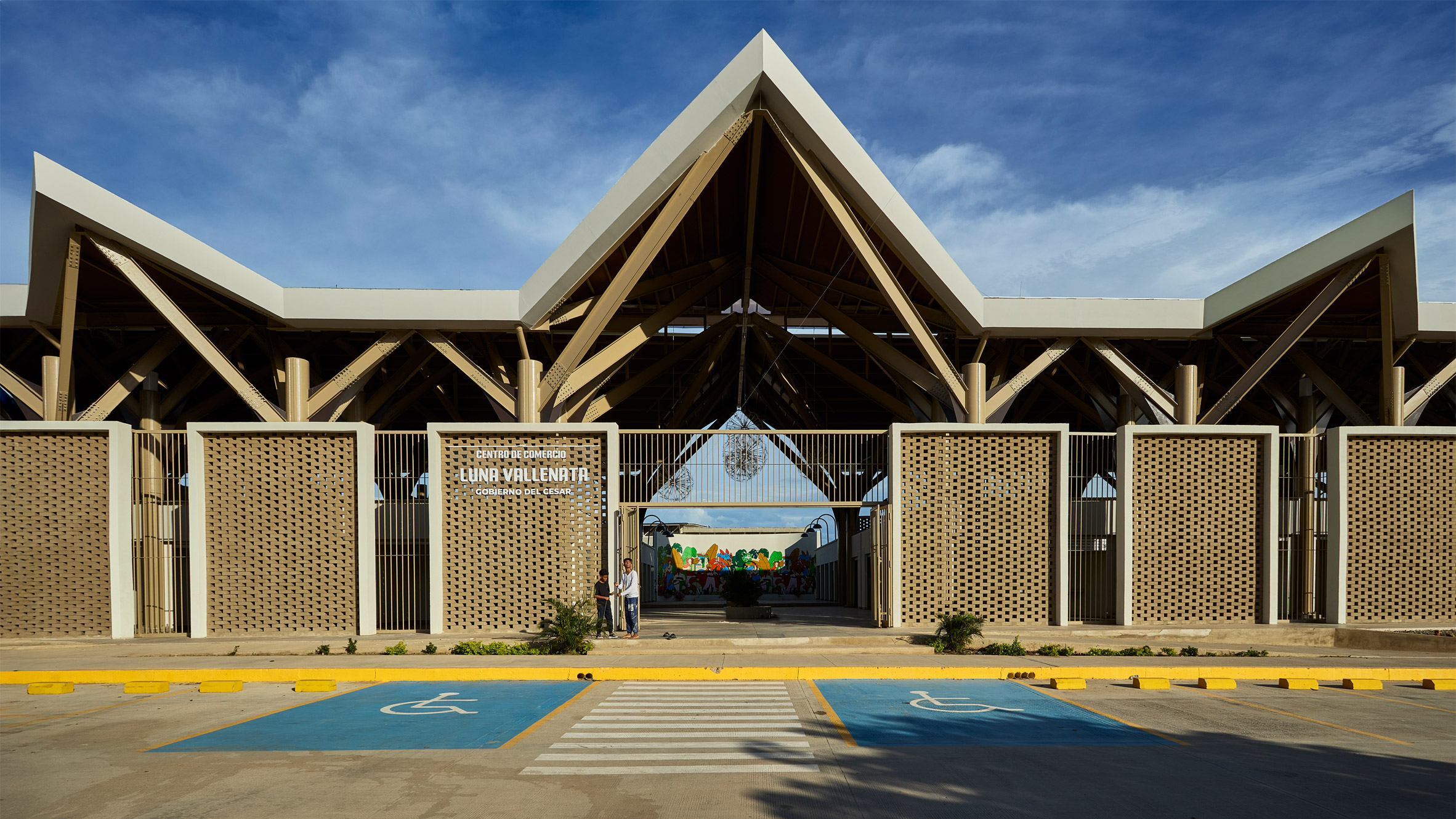 Tarq Studio 的哥伦比亚市场项目:把气候响应与社区聚集重新合并为一类公共基础设施