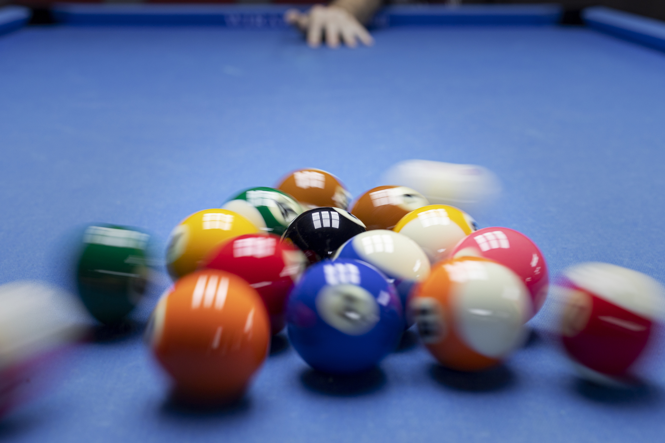 Stanford HAI 提出 QuantiPhy：AI 若看不懂尺寸、速度与距离，自动化上限就还没到来