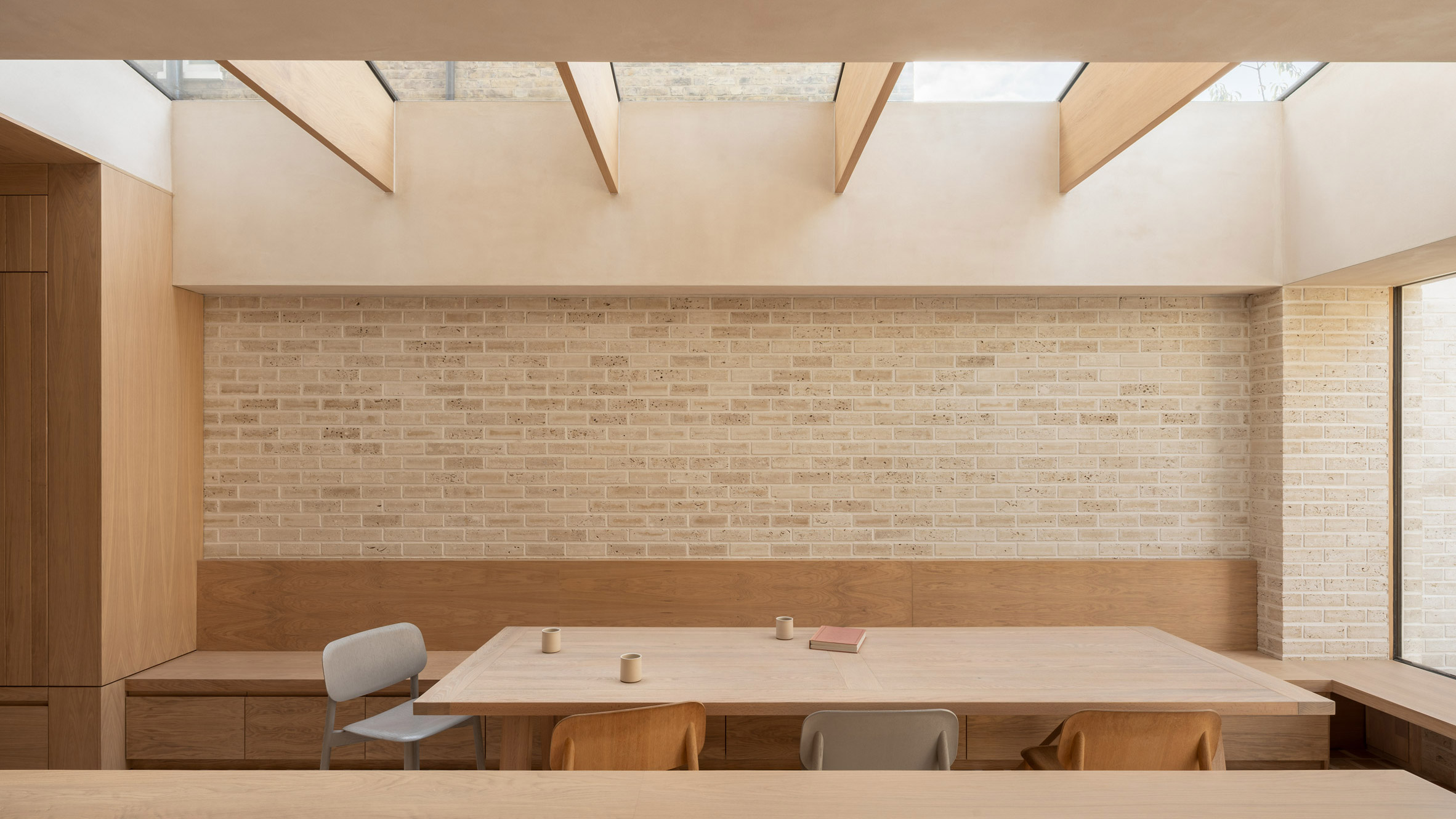 Stone Brick House：住宅扩建开始把低碳材料与热环境性能当作同一设计命题