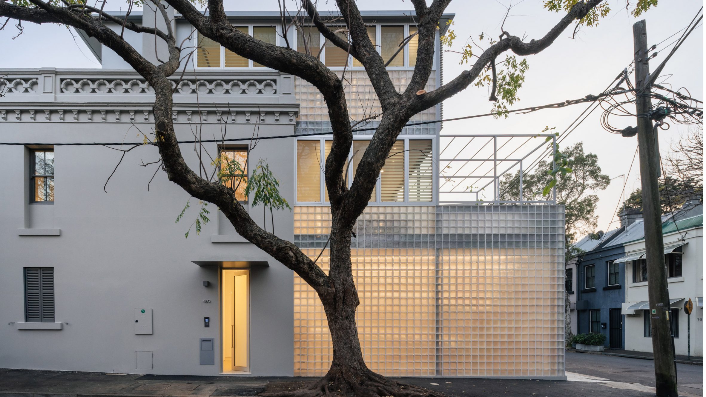 Ian Moore Architects 改造悉尼旧酒馆住宅:城市更新重新回到存量壳体与光环境重组